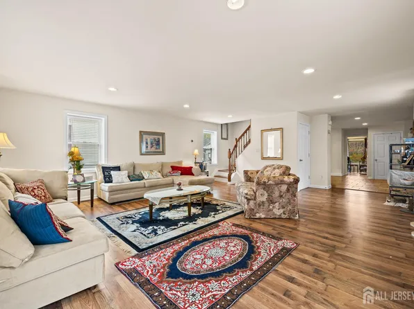 74 Wildwood Ave, Edison, NJ 08837
