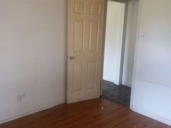 3rd image of 2100 Olive St