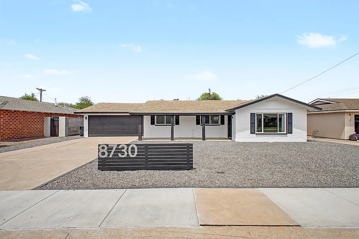 Building Photo - 8730 E Rancho Vista Dr