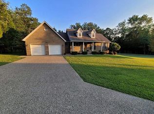 99 Strawberry Hill Dr, Brandenburg, KY 40108
