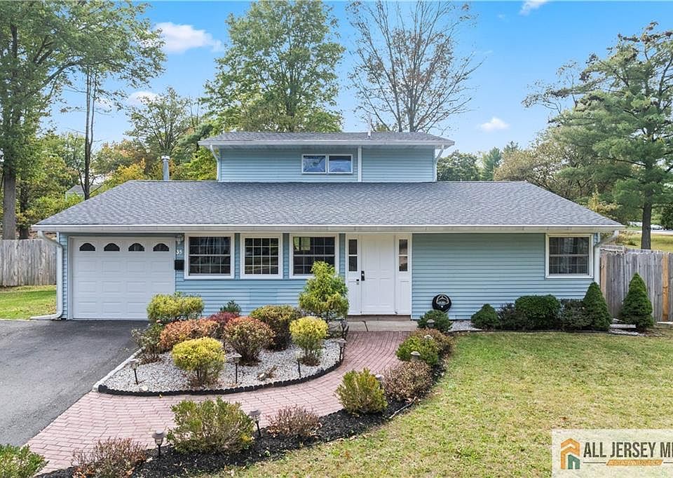 35 Emerald Rd, Kendall Park, NJ 08824 | Zillow