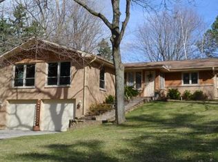 906 Cedarview Ct, Green Bay, WI 54311