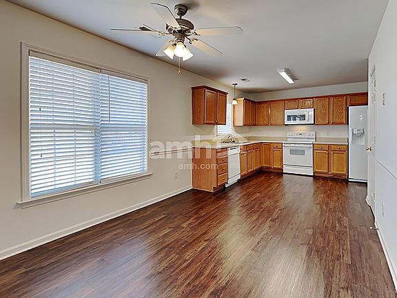 4th image of 1843 Longmont Dr