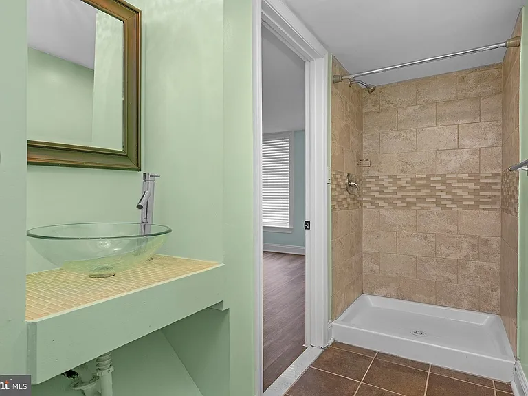 1201 Union Ave — Photo 7