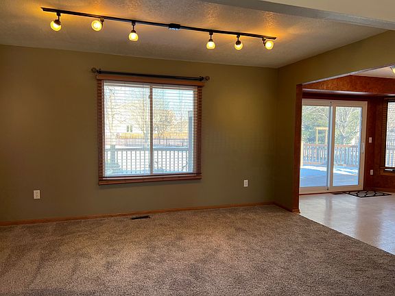 5th image of 15177 Hawthorn Dr