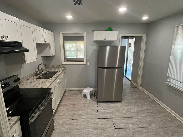 5305 Wood St — Photo 8