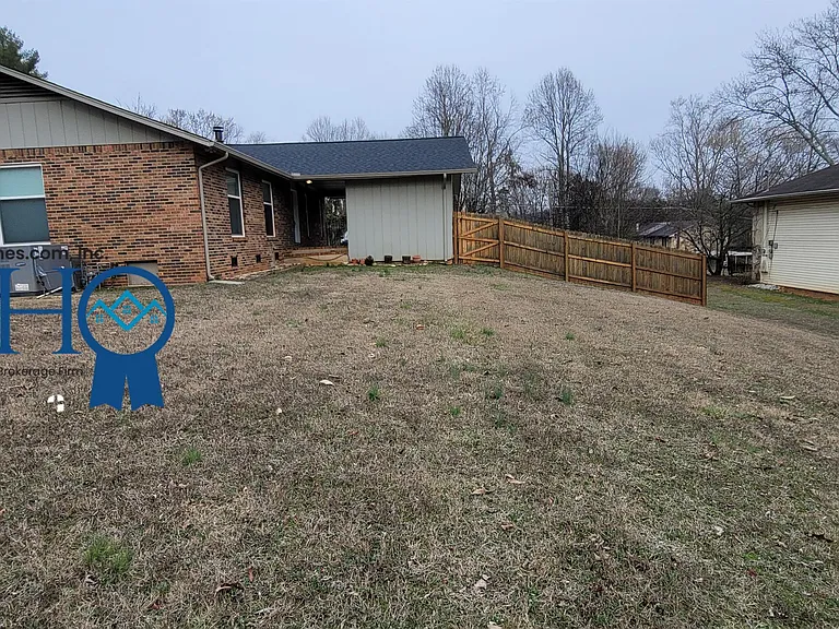 501 Idlewood Ln — Photo 8