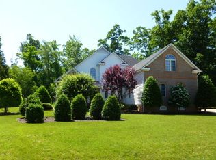 3401 Fox Hurst Dr, Midlothian, VA 23113