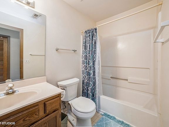 5th image of 602 Brighton Ct Unit 602