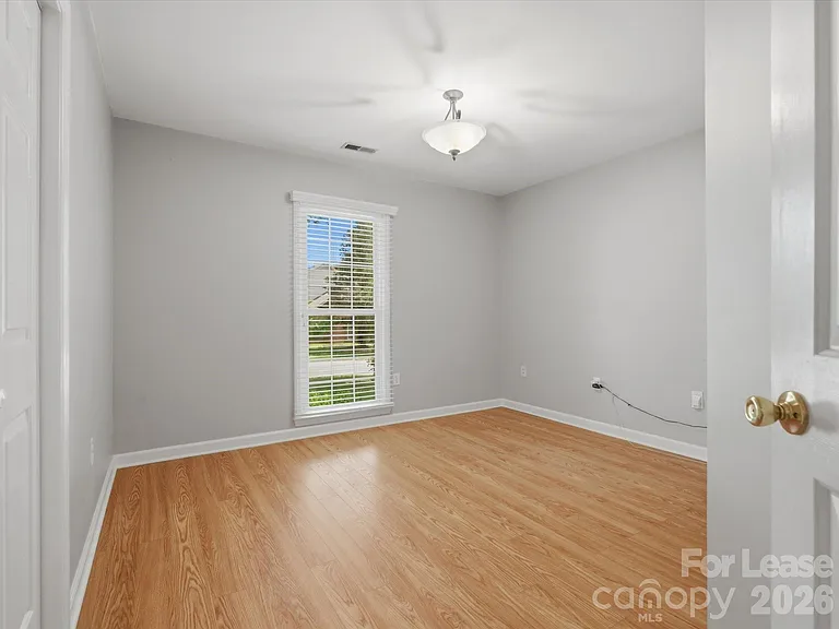 9437 Fairmead Dr — Photo 40