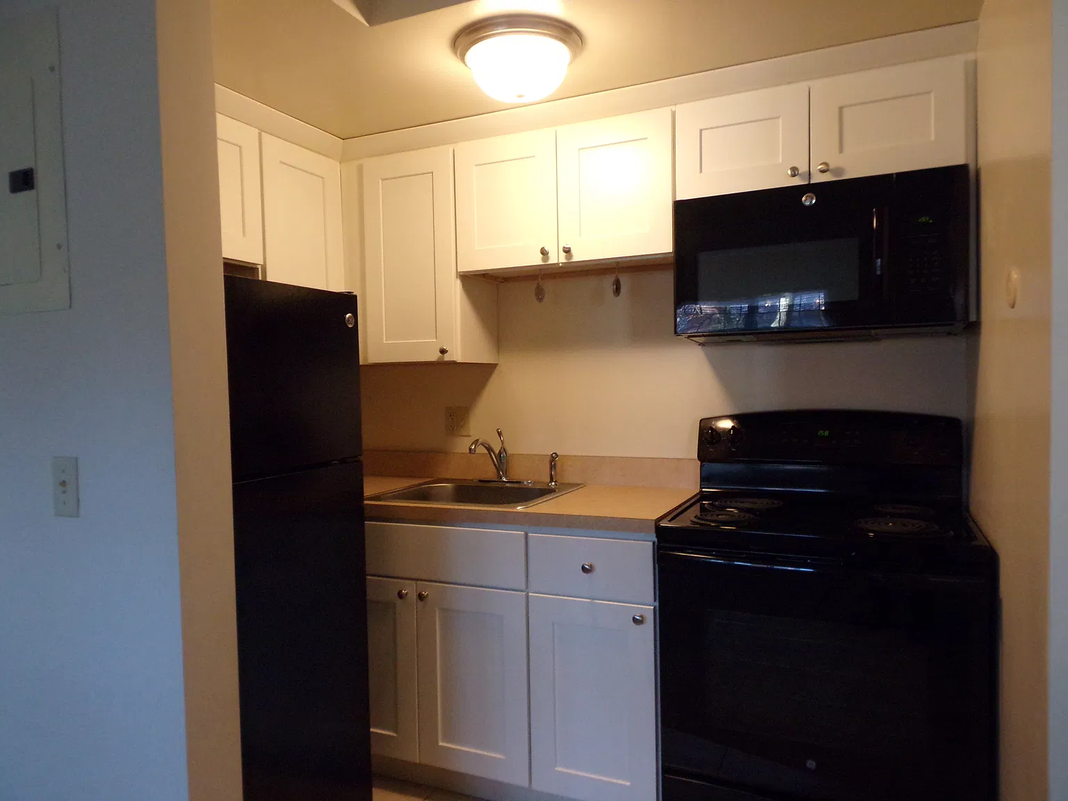 671 Broad St — Photo 2