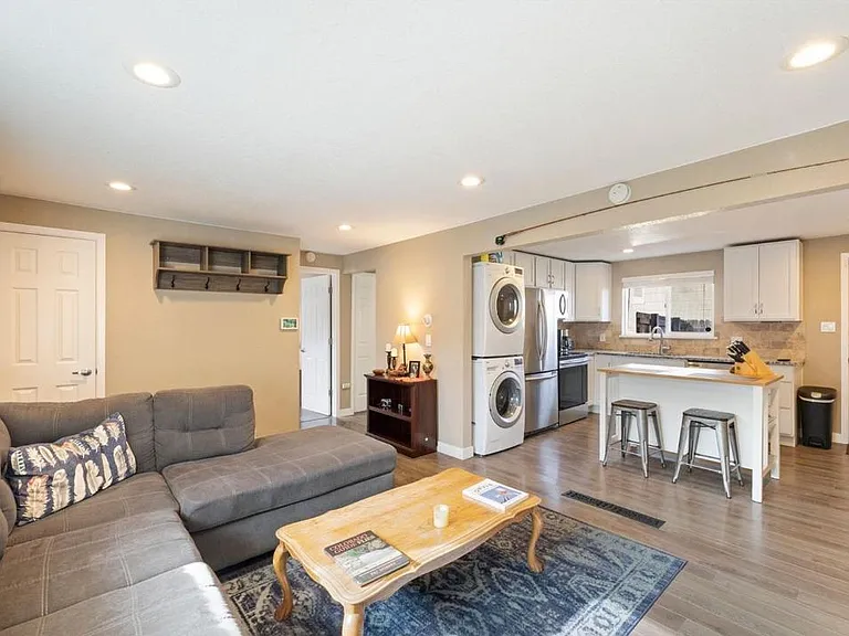232 S Lowell Blvd — Photo 7