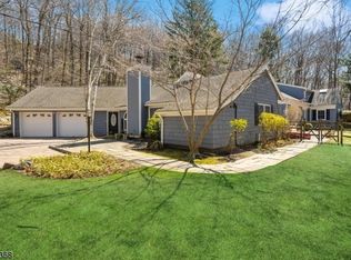23 Green Hill Ter, Kinnelon, NJ 07405