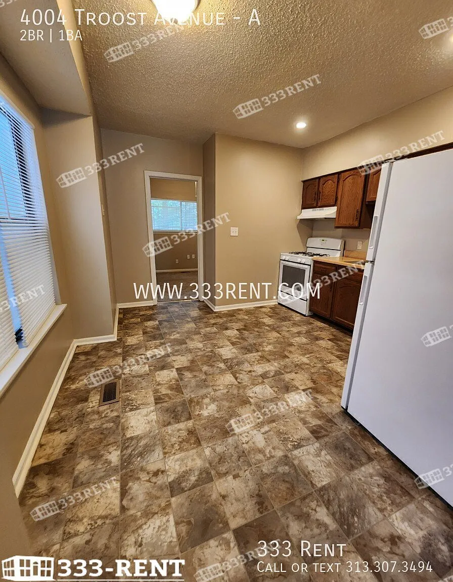 Large converted duplex close to UMKC & Rockhurst with old-world charm and stunning extras through... — Photo 4