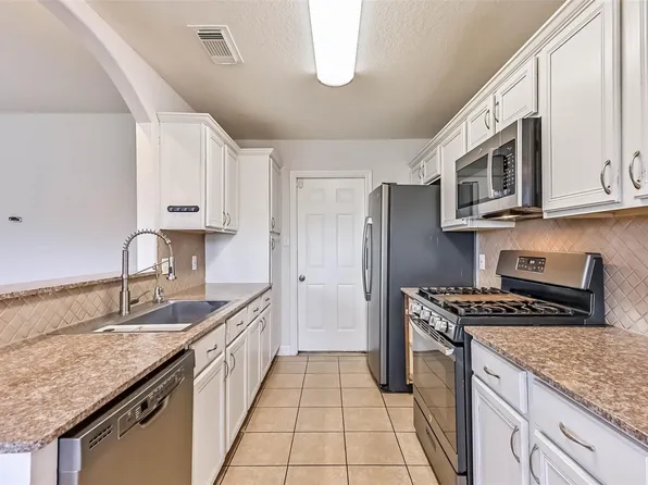 911 Ruth Cir, Texas City, TX 77591