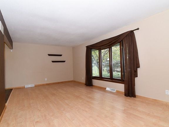 4th image of W358N5884 Surrey Dr