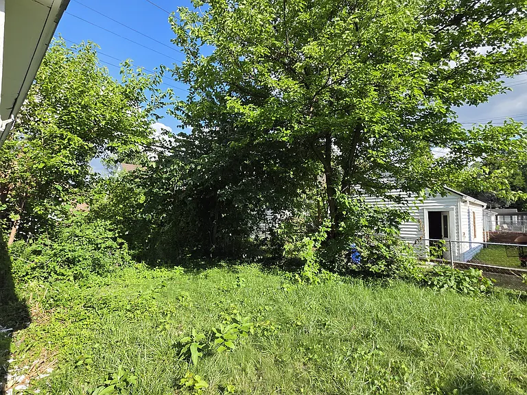 18412 Ferguson St — Photo 24