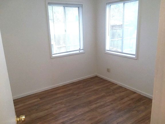 3rd image of 520 Maple St APT B