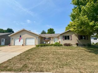 702 S Saratoga St, Marshall, MN 56258