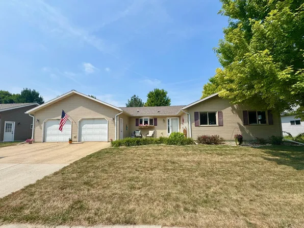 702 S Saratoga St, Marshall, MN 56258