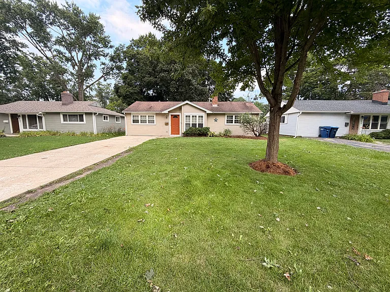 202 N Woodlawn St — Photo 11