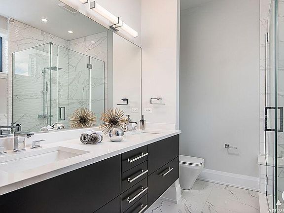 2nd image of 867 N Sedgwick St #1