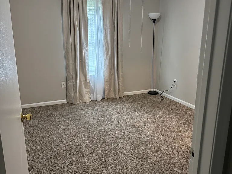 1724 India Hook Rd — Photo 1
