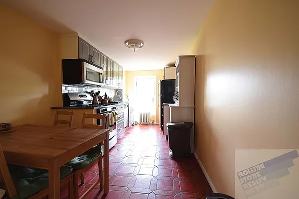 Rented by Rolling Stone Realty LLC | media 10