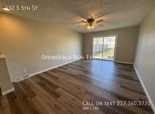 432 S 5th St, Auburn, IL 62615