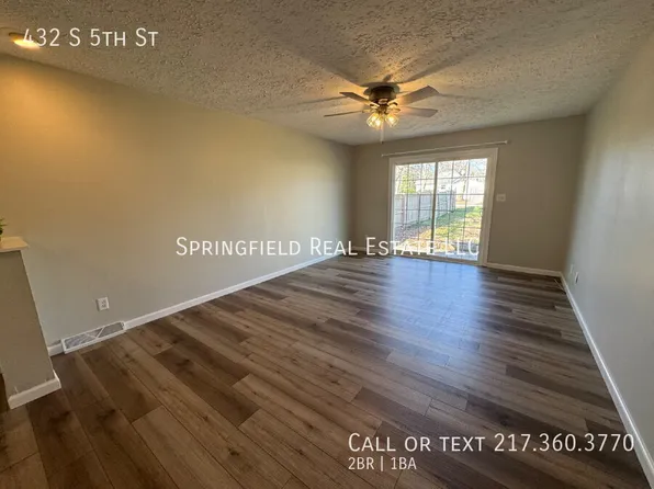 432 S 5th St, Auburn, IL 62615