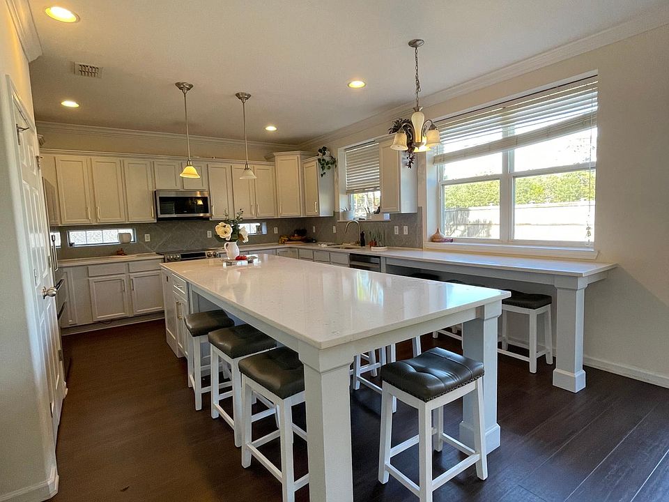 Extended quartz counters beneath windows for extra seating