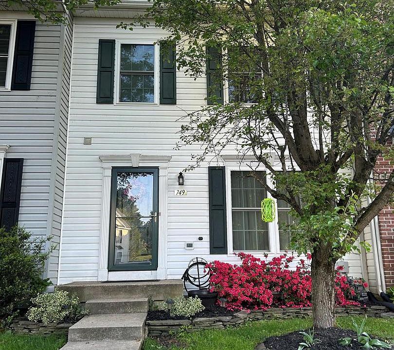 1st image of 749 Shallow Ridge Ct