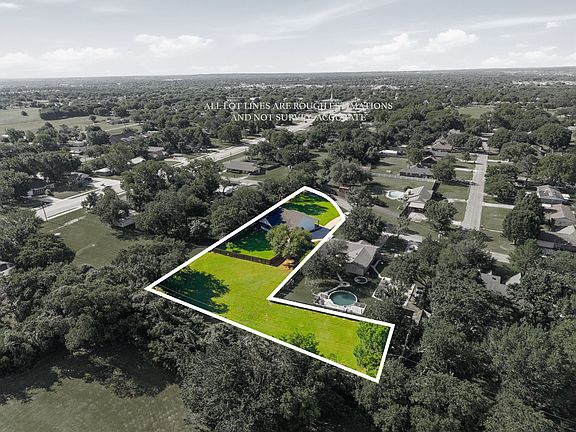 2nd image of 300 Mockingbird Ln