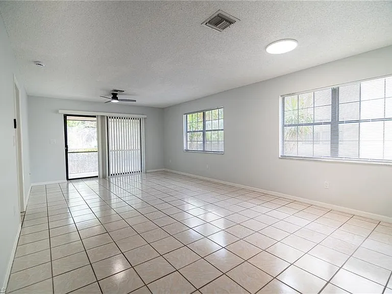 5254 Treetops Dr #J-101 — Photo 8