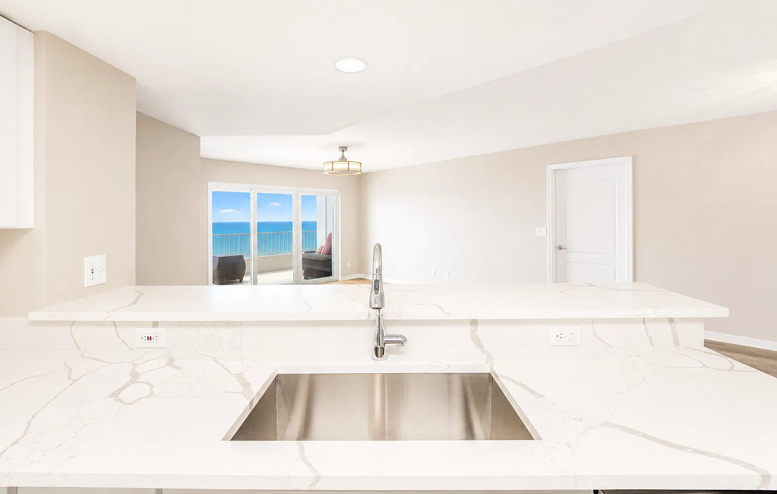 Elegance and Beachfront Condo Living — Photo 4