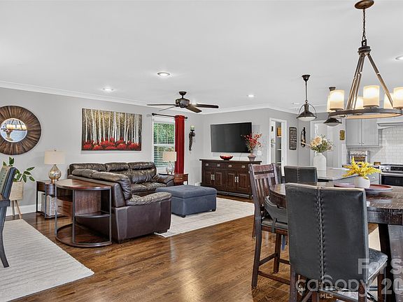 2nd image of 21334 Sandy Cove Rd