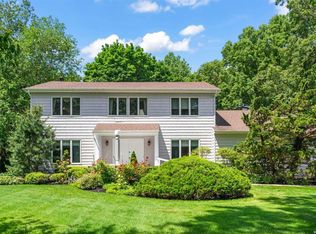 21 Makanna Dr, Huntington, NY 11743