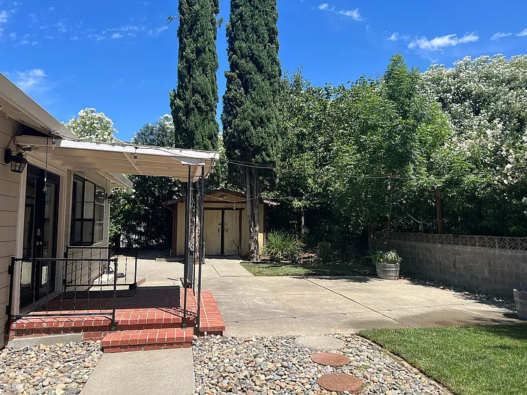 324 Vine St — Photo 19