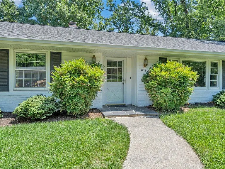 1814 Pelham Dr — Photo 3