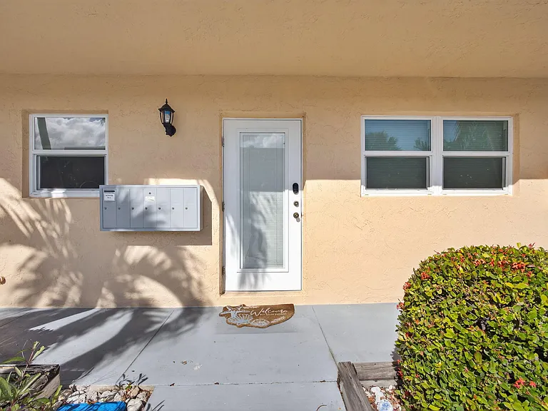 2950 SE Ocean Blvd — Photo 3
