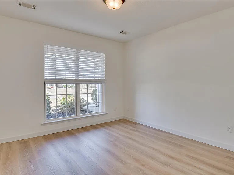 909 Watsonia Dr — Photo 19