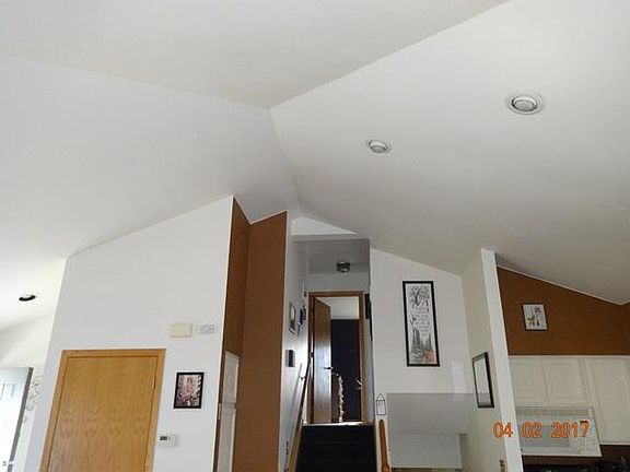 5th image of W204N17221 Jackson Dr