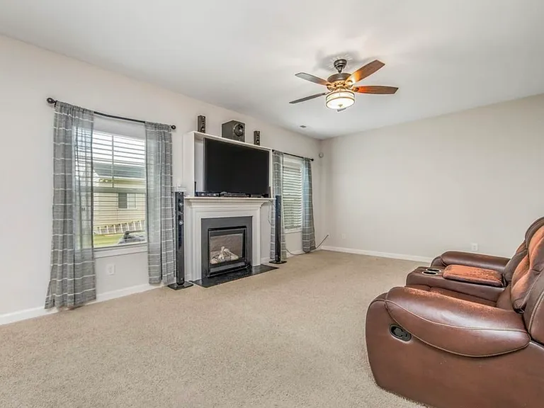2209 Courtland Dr — Photo 7