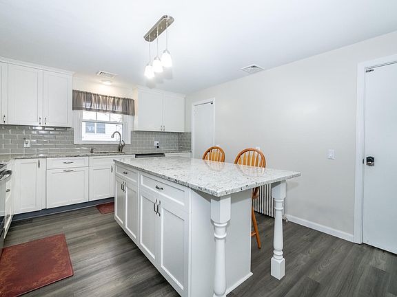 2nd image of 118 Knollwood Ave APT 2