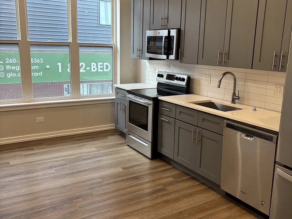 2616 W Girard Ave #202