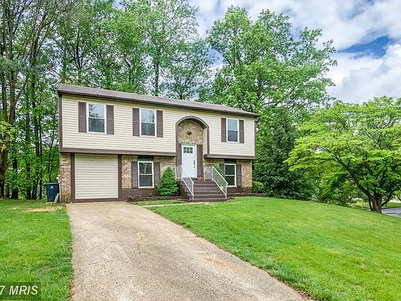 3rd image of 601 Pearse Ln