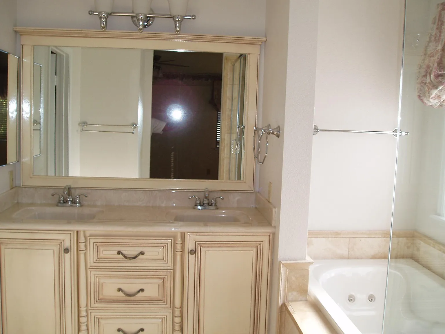 4 bed, 2.5 bath, 2016 sqft, $3,100 — Photo 4