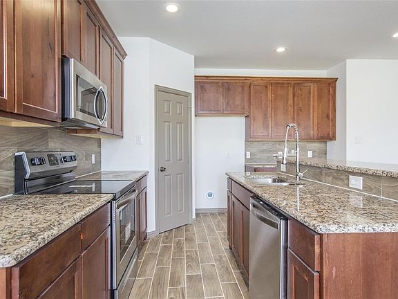 5th image of 516 Stafford Dr