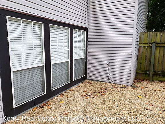 3rd image of 509-1 Fox Run Dr