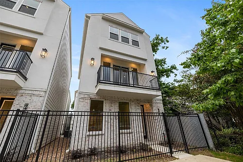4113 Austin St Photo 1